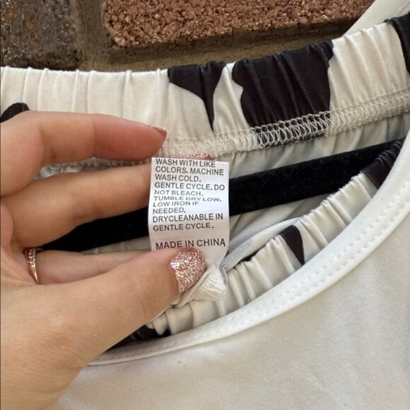 Cow Print Women's Pajamas Set Size 1XL NWOT - Picture 4 of 6